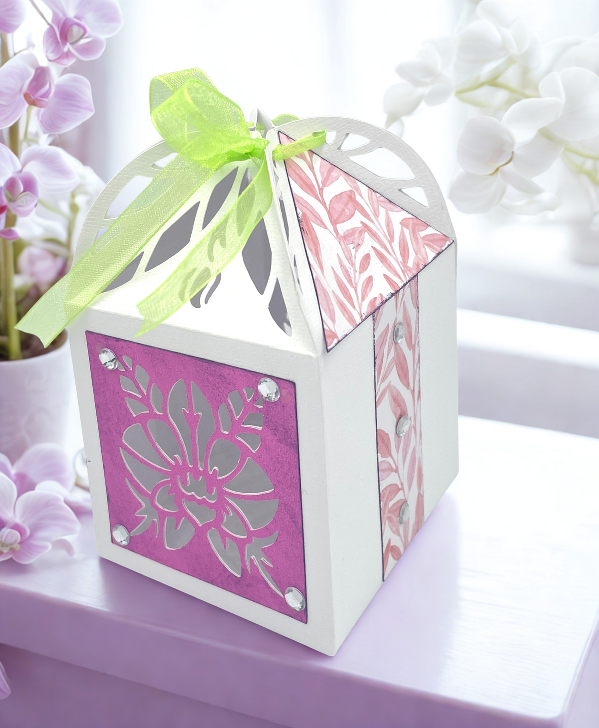 DELICATE GIFT BOX